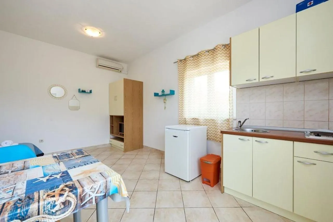Studio Apartment In Seget Vranjica With Terrace, Air Conditioning, Wifi, Washing Machine 5052-2