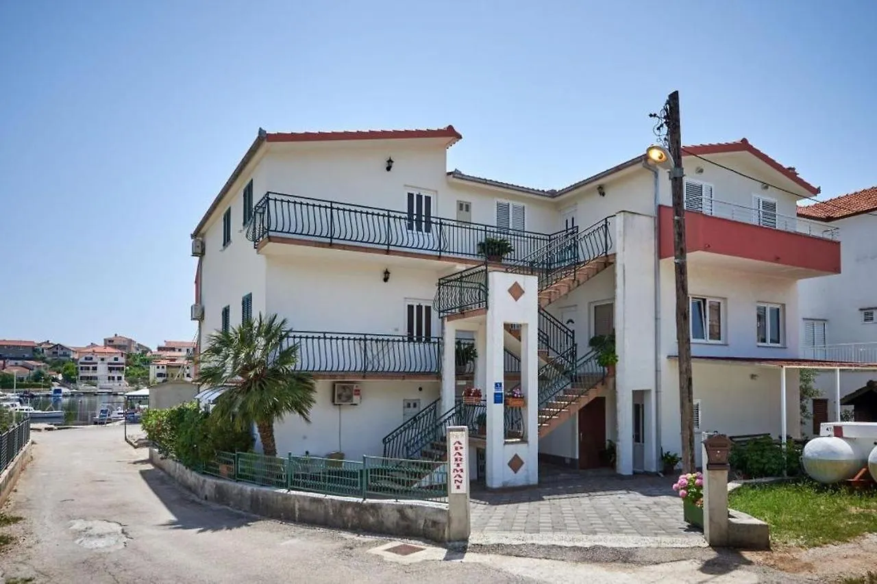 Studio Apartment In Seget Vranjica With Terrace, Air Conditioning, Wifi, Washing Machine 5052-2